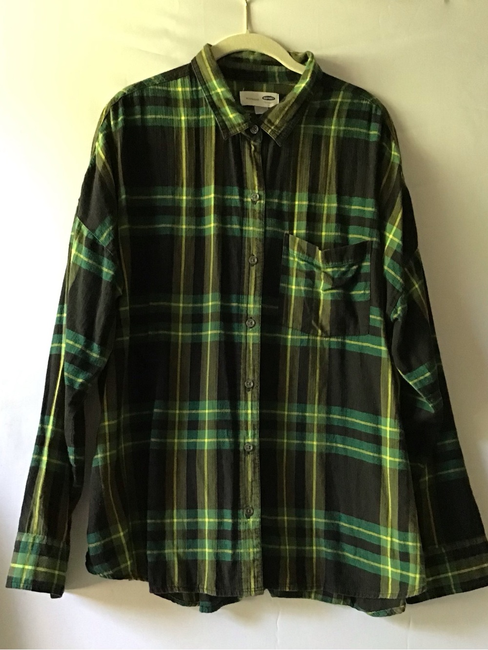 443 Old Navy Black and Green Plaid Button-Down Shirt